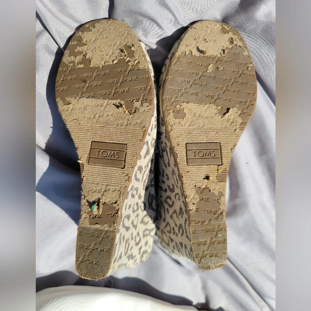 Tom Sandals - Picture 2 of 3